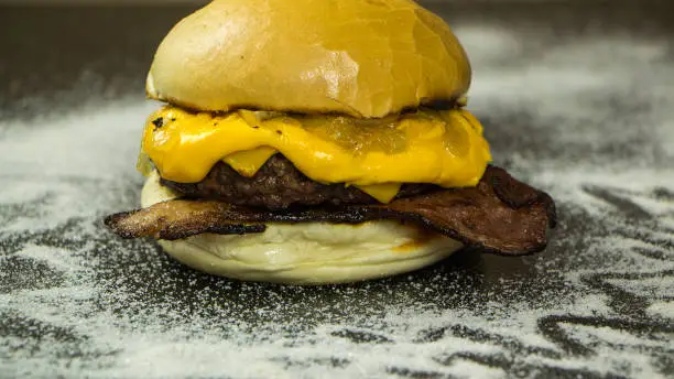 Hamburger com Cebola Empanada