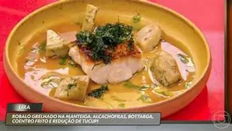 Robalo dourado com tucupi preto e farofa crocante
